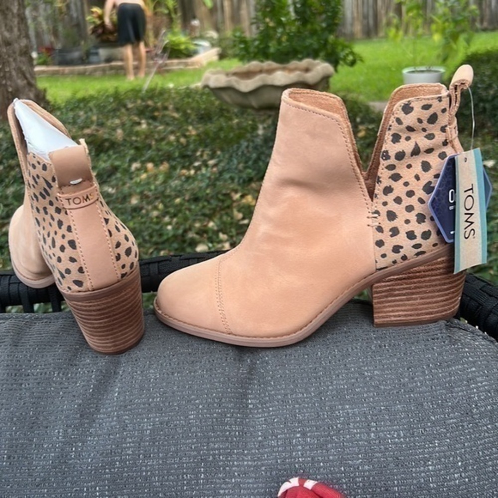 NEW TOMS Everly Women's Tan Cream Leopard Print Side Cut Slip On Ankle Boots